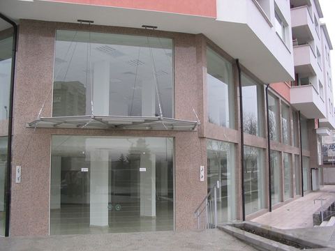 Офис сгради, частни домове и къщи